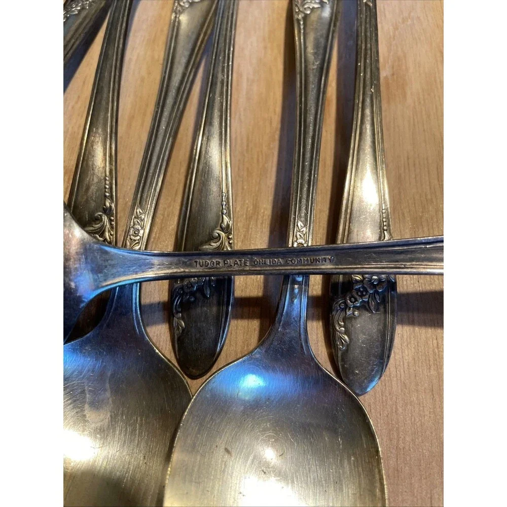 Queen Bess II Oneida Community Tudor Plate Flatware Lot Spoons Forks 32 Pcs